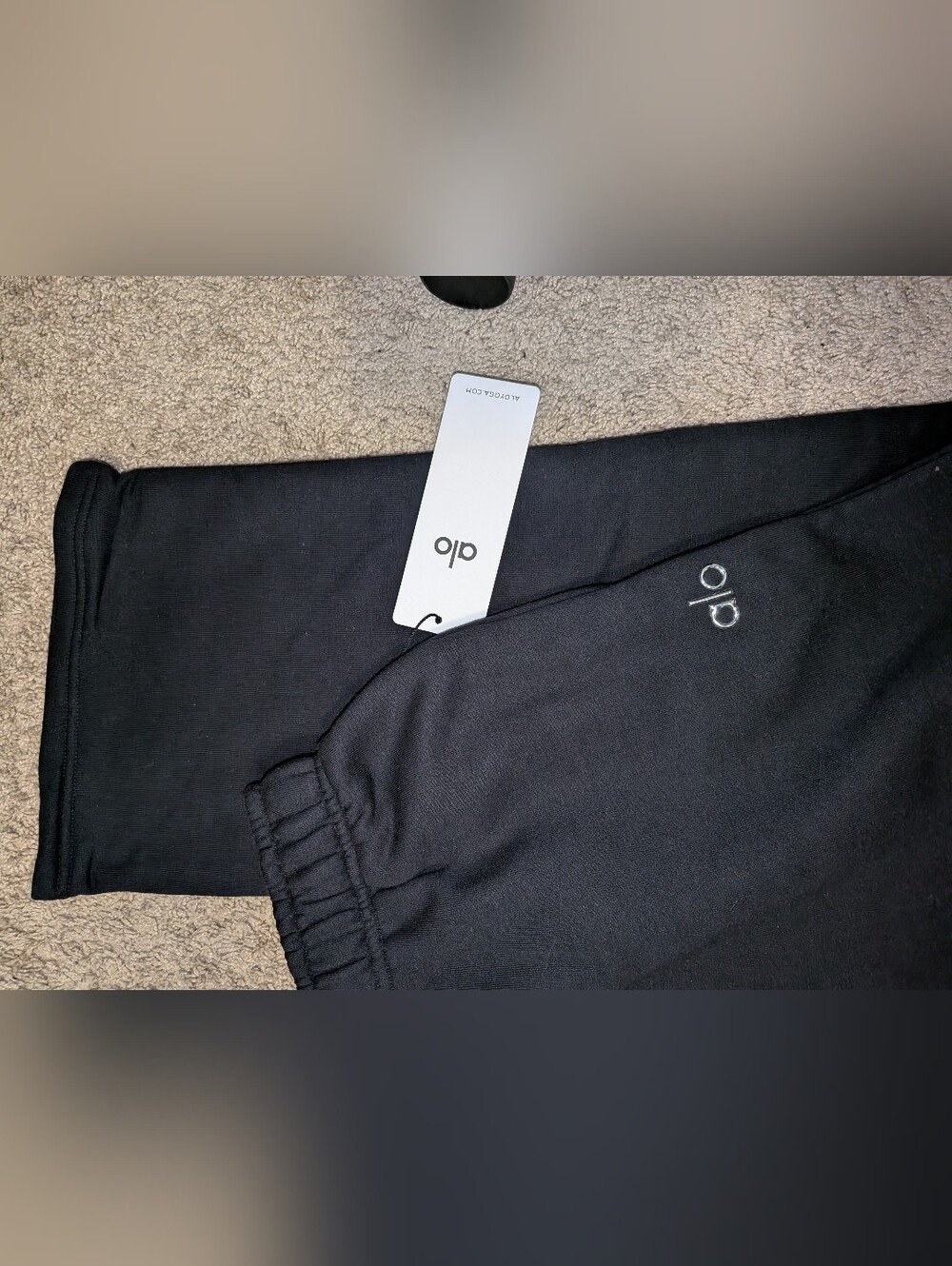 ALO Yoga Accolade Straight Leg Sweatpant NWT size large $138 Black - Picture 3 of 7